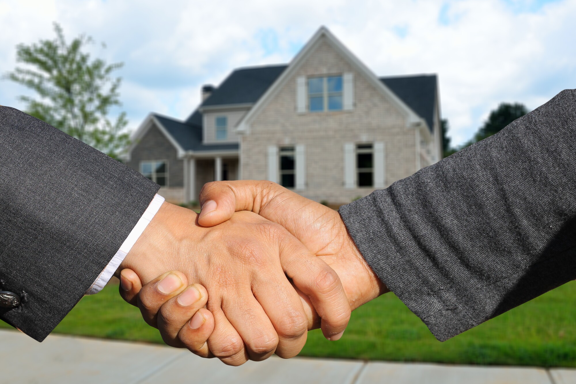 The Role of Real Estate Agents: How They Simplify Property Transactions in Destin, Florida